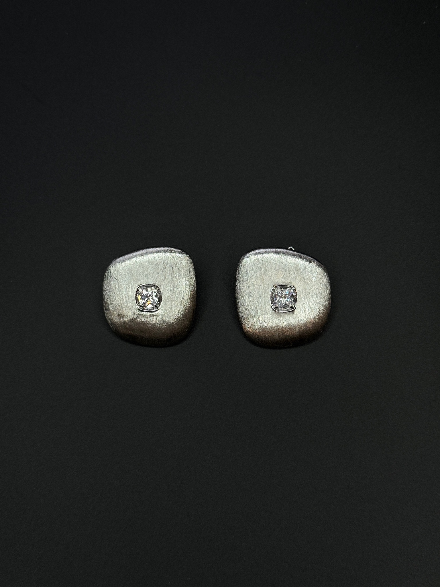 Серьги из латуни в родие на английском замке