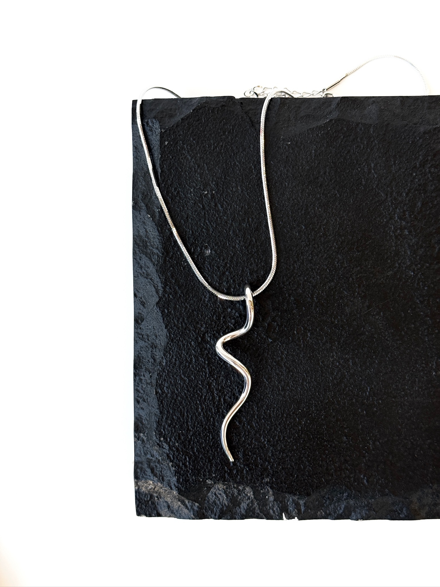 Колье из латуни в родиевом покрытии