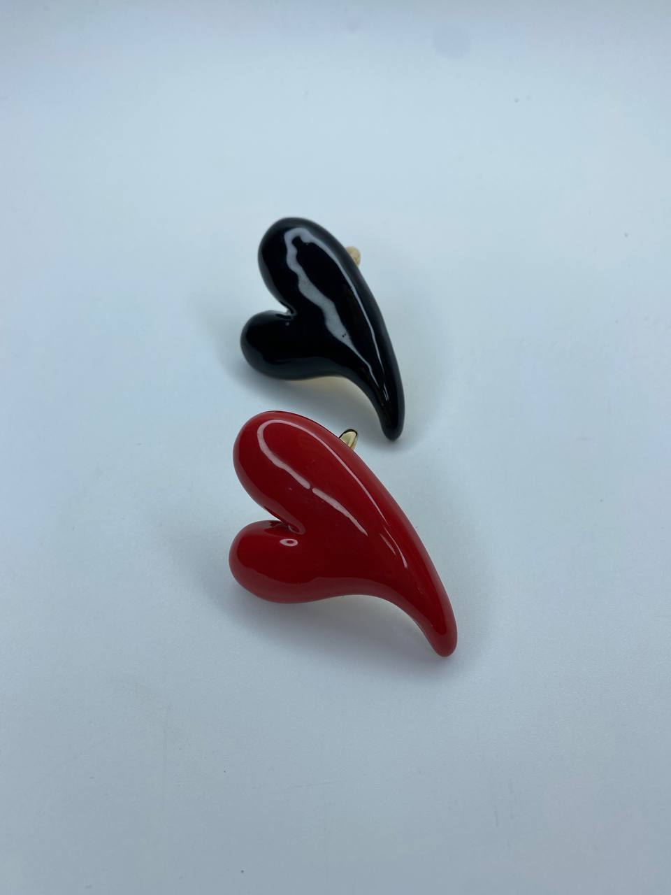 Кольцо из латуни с акриловой вставкой в черном цвете