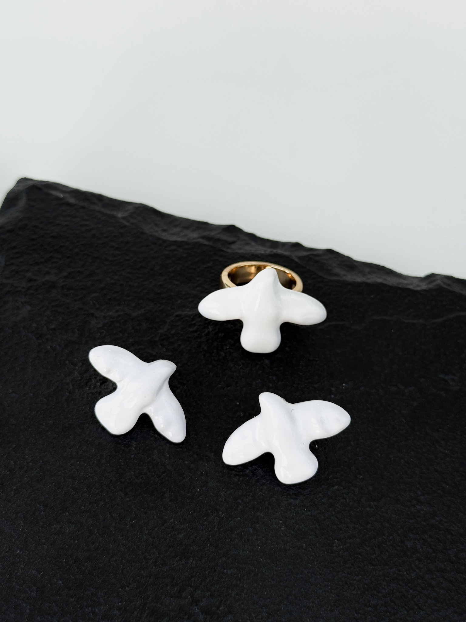 Серьги с белыми "птицами