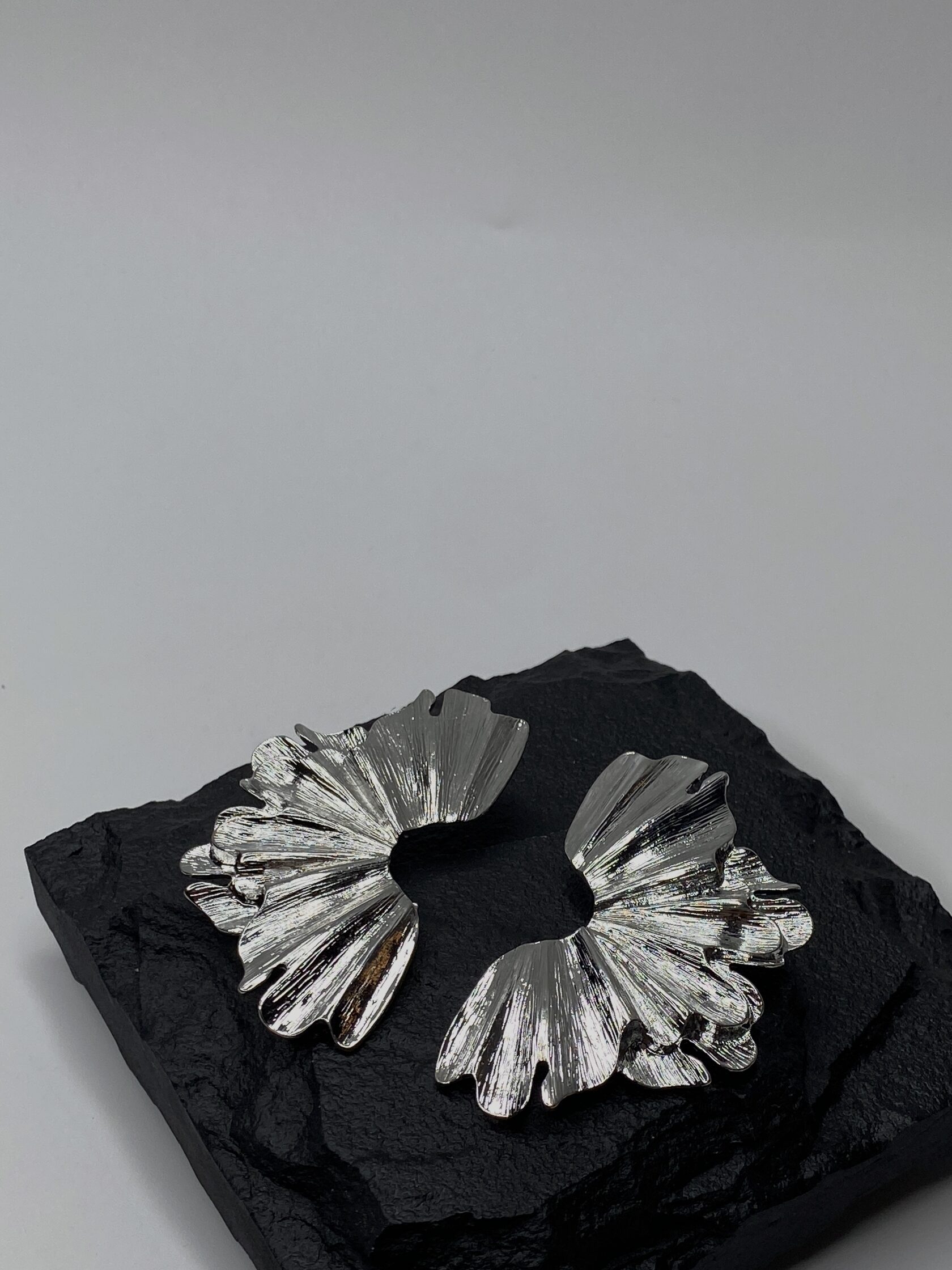 Серьги - гвоздики из латуни в родиевом покрытии