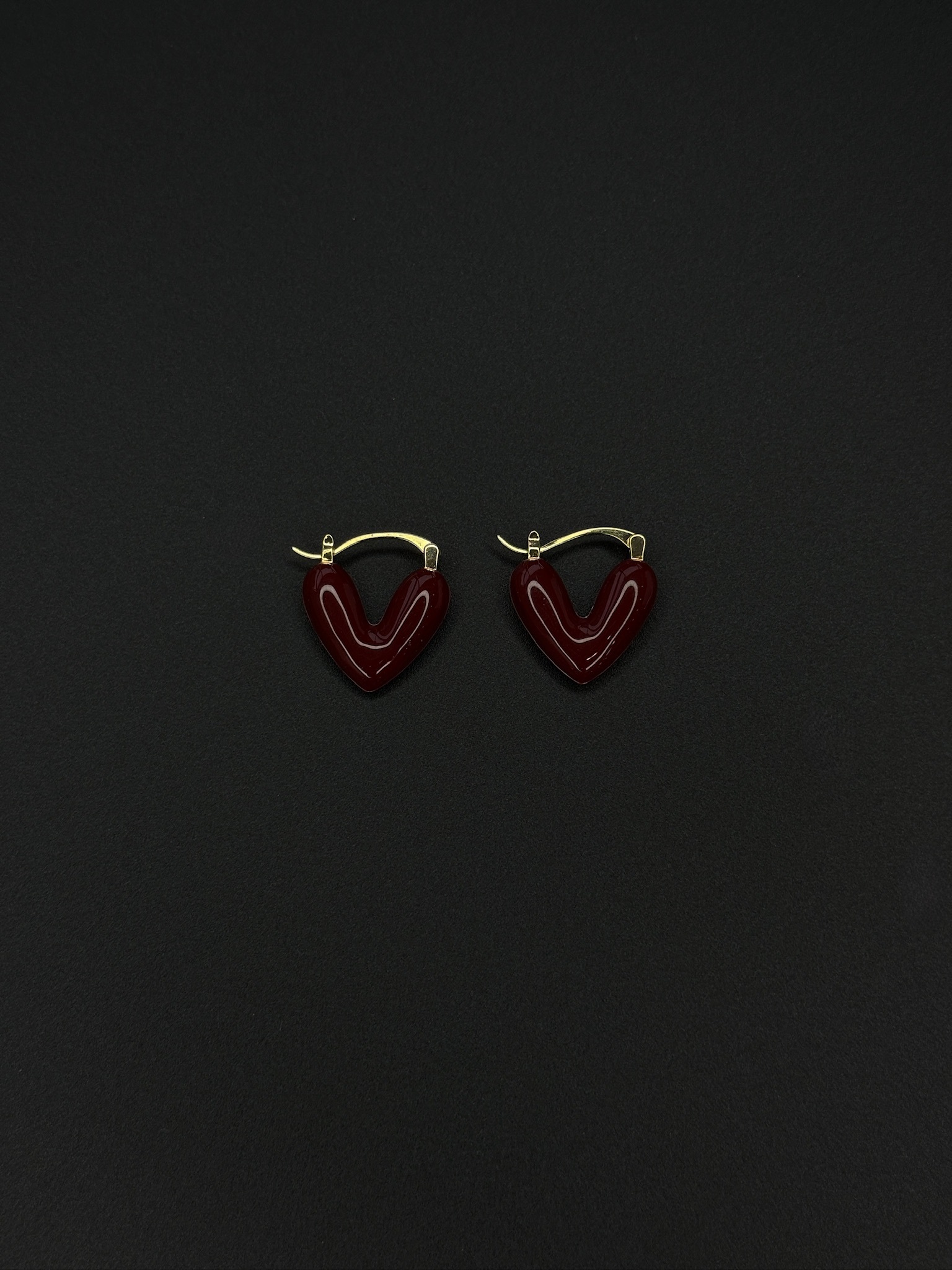 Серьги из латуни в позолоте в бордовом акриловом покрытии