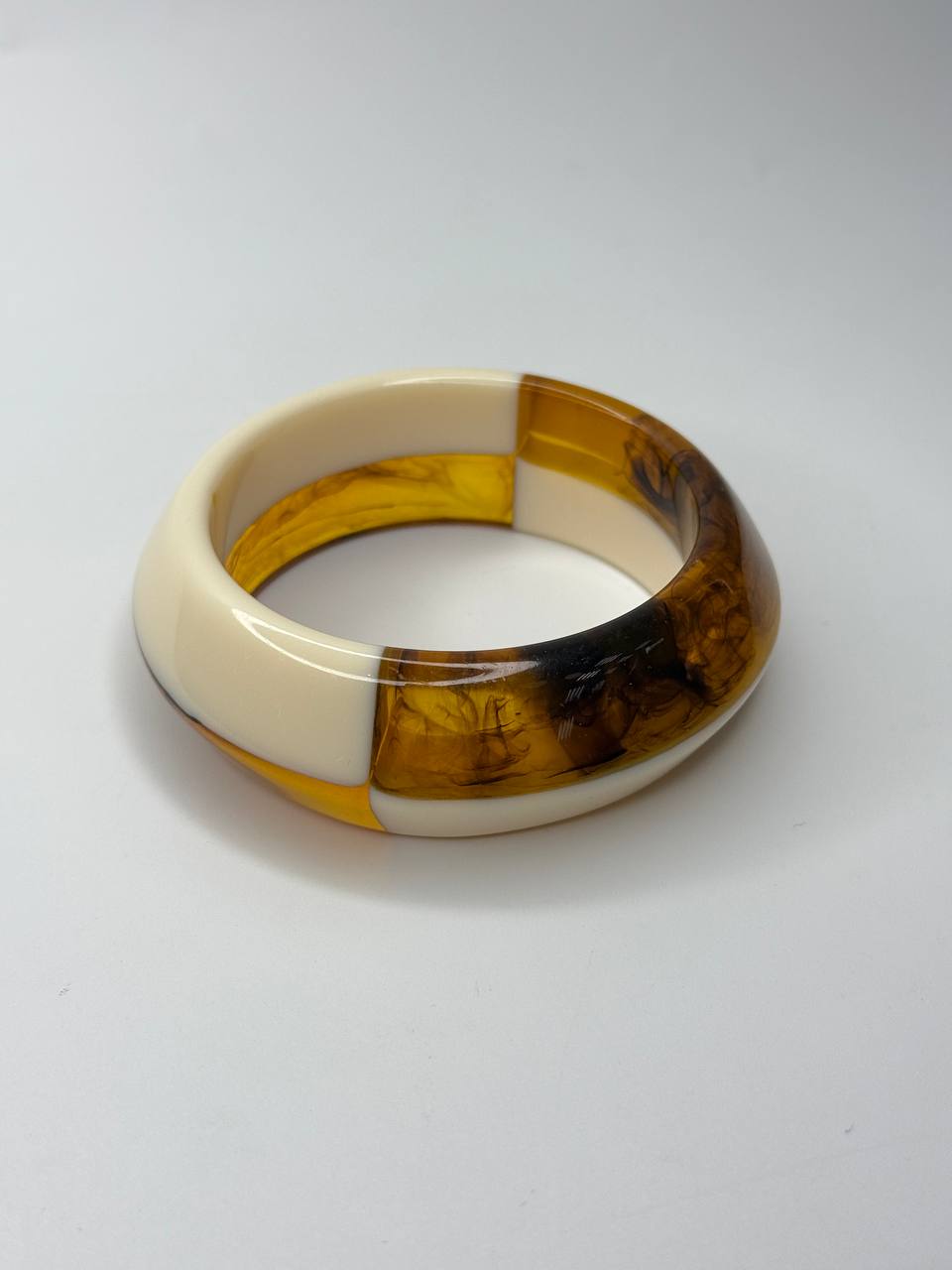 Браслет из акрила