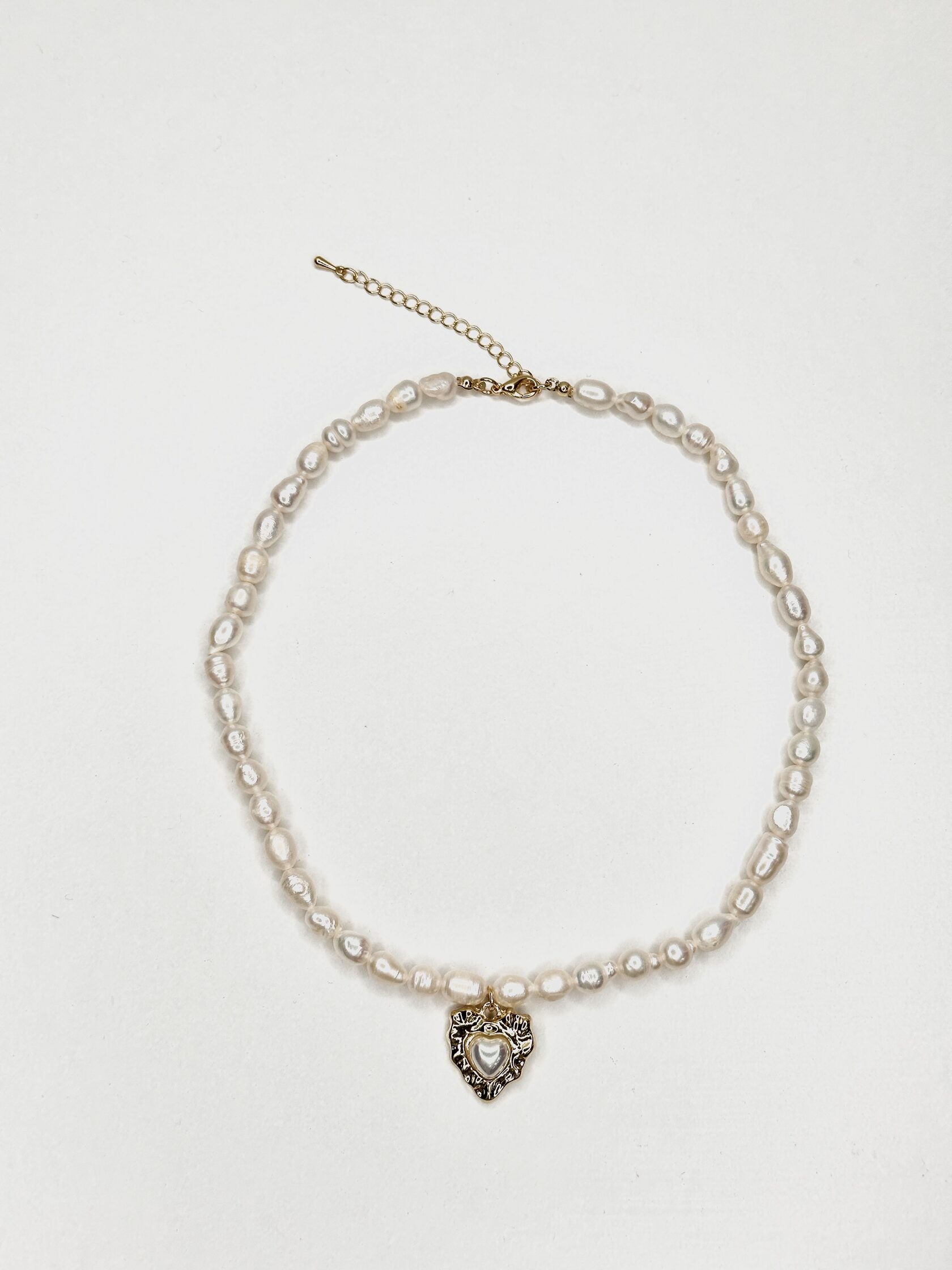 Колье из натурального жемчуга и латуни в позолоте