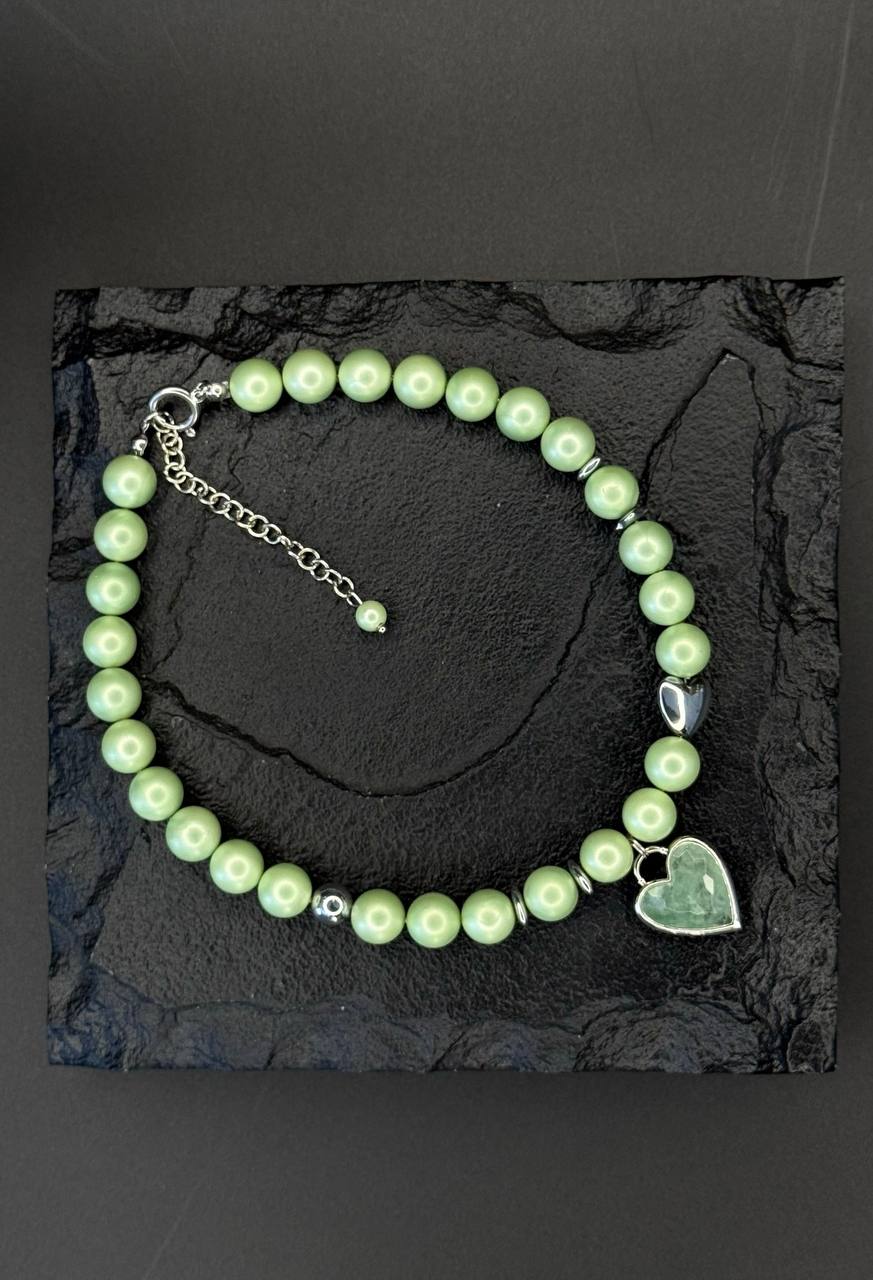 Колье из майорки с подвеской "сердце