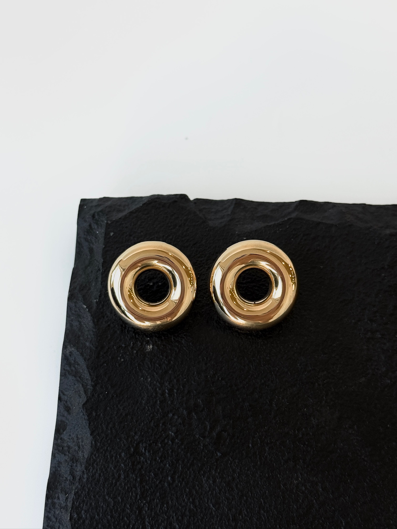 Серьги-бублики из латуни в позолоте