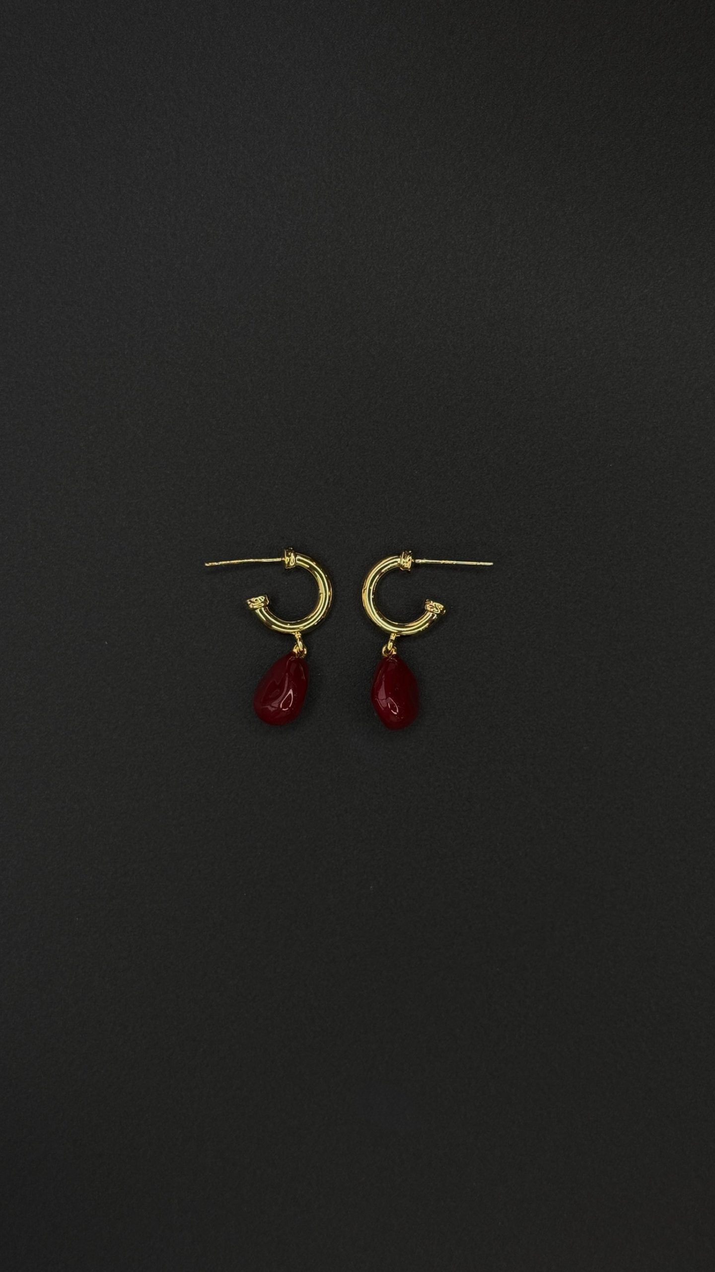 Серьги из латуни в позолоте в бордовом акриловом покрытии