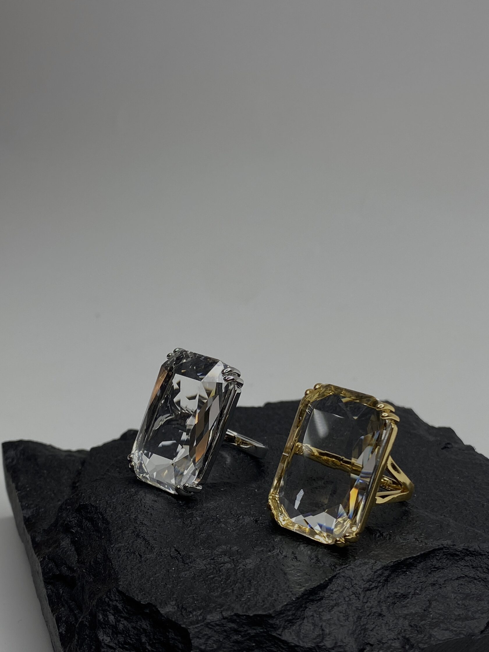 Кольцо из латуни в родиевом покрытии/в позолоте