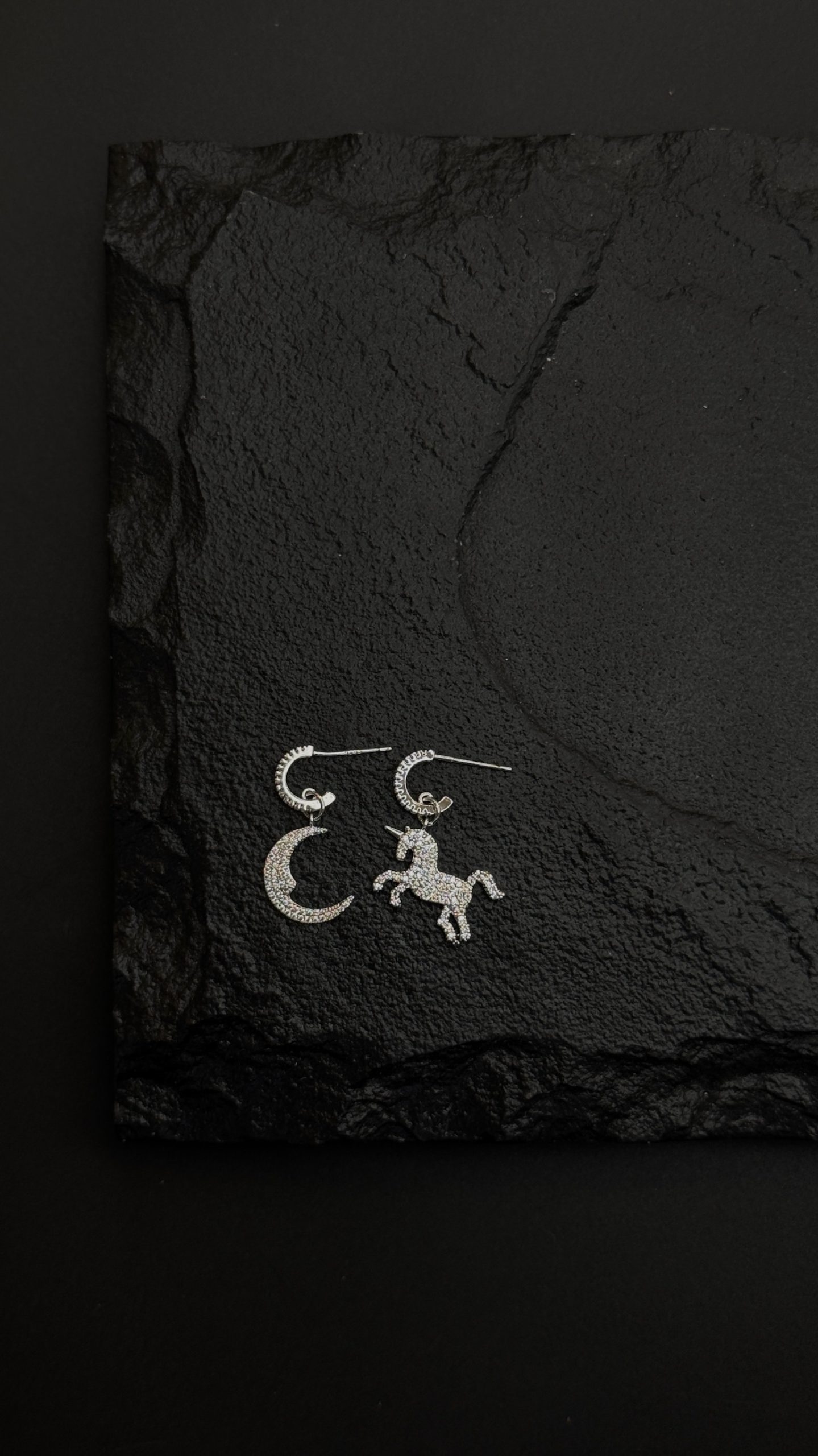 Серьги с "лошадкой" асимметрия