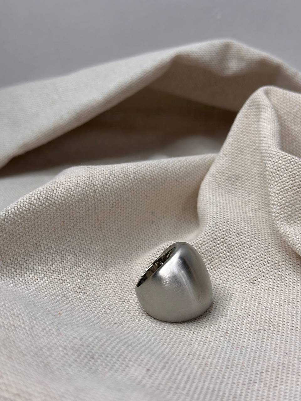 Кольцо из латуни с родиевым покрытием и позолоте