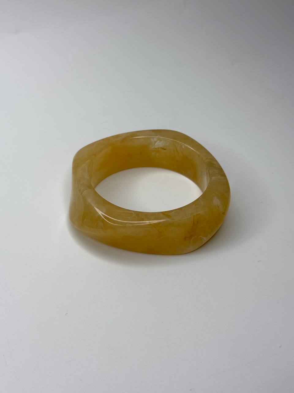 Браслет из акрила