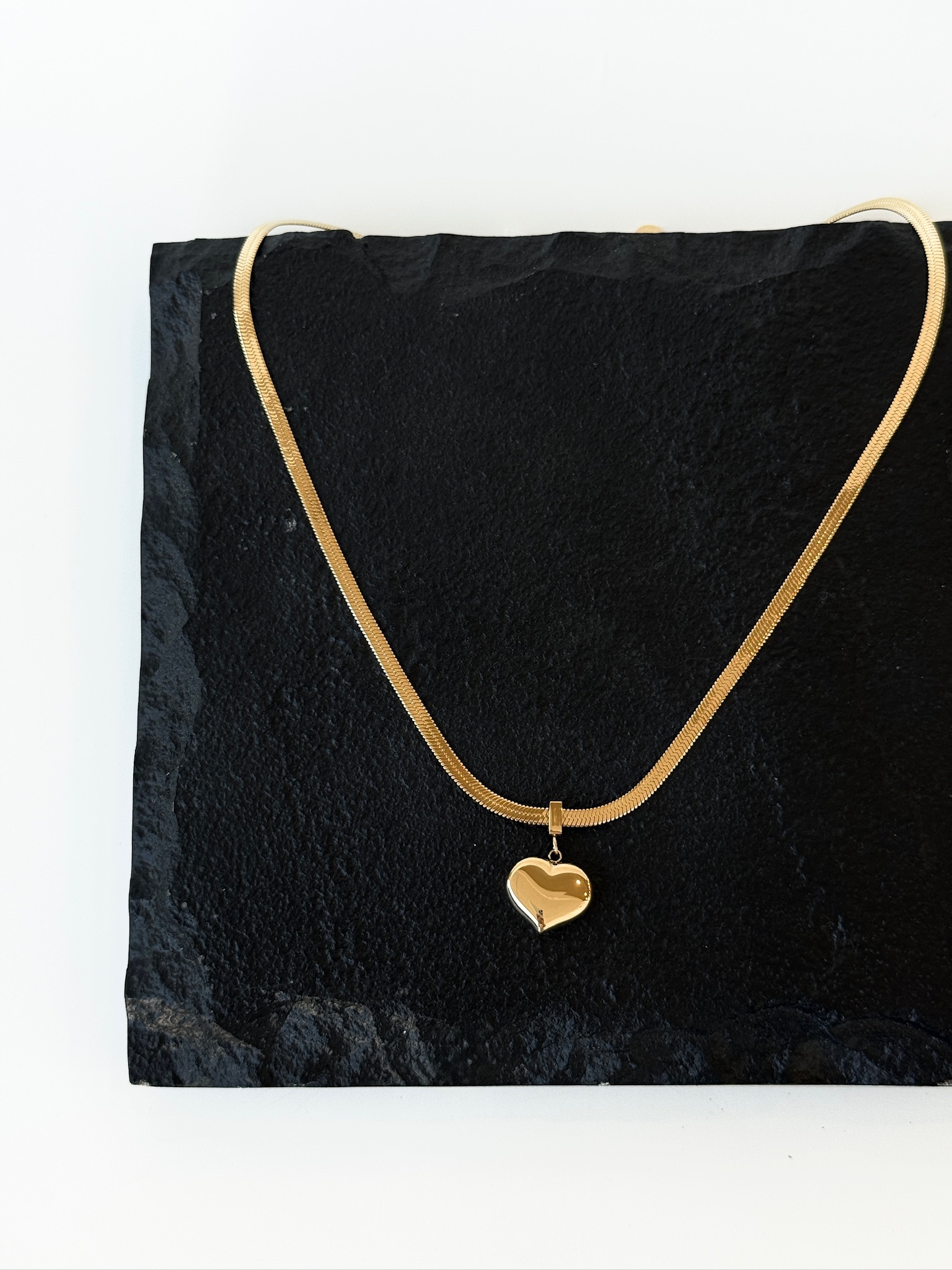 Колье из латуни в позолоте