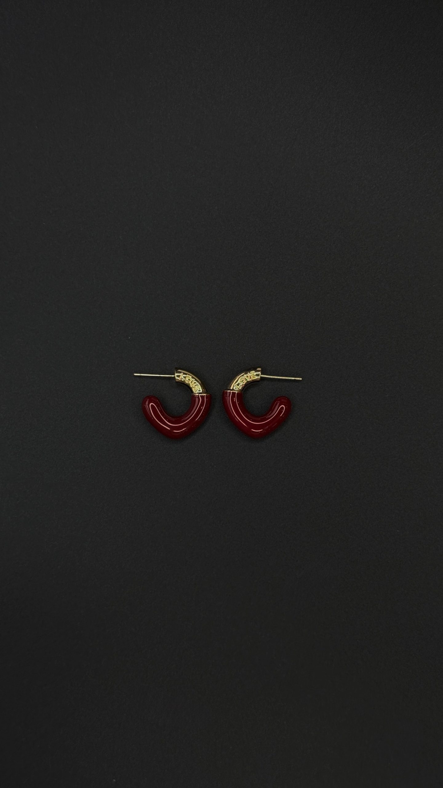 Серьги из латуни в позолоте в бордовом акриловом покрытии