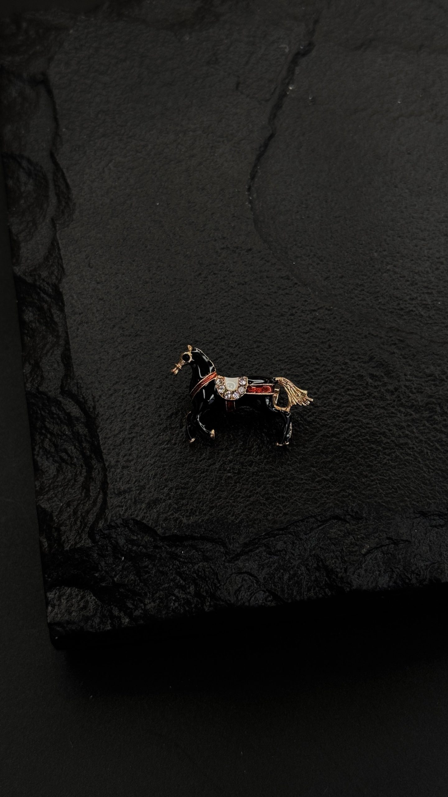 Брошь «лошадка» черная