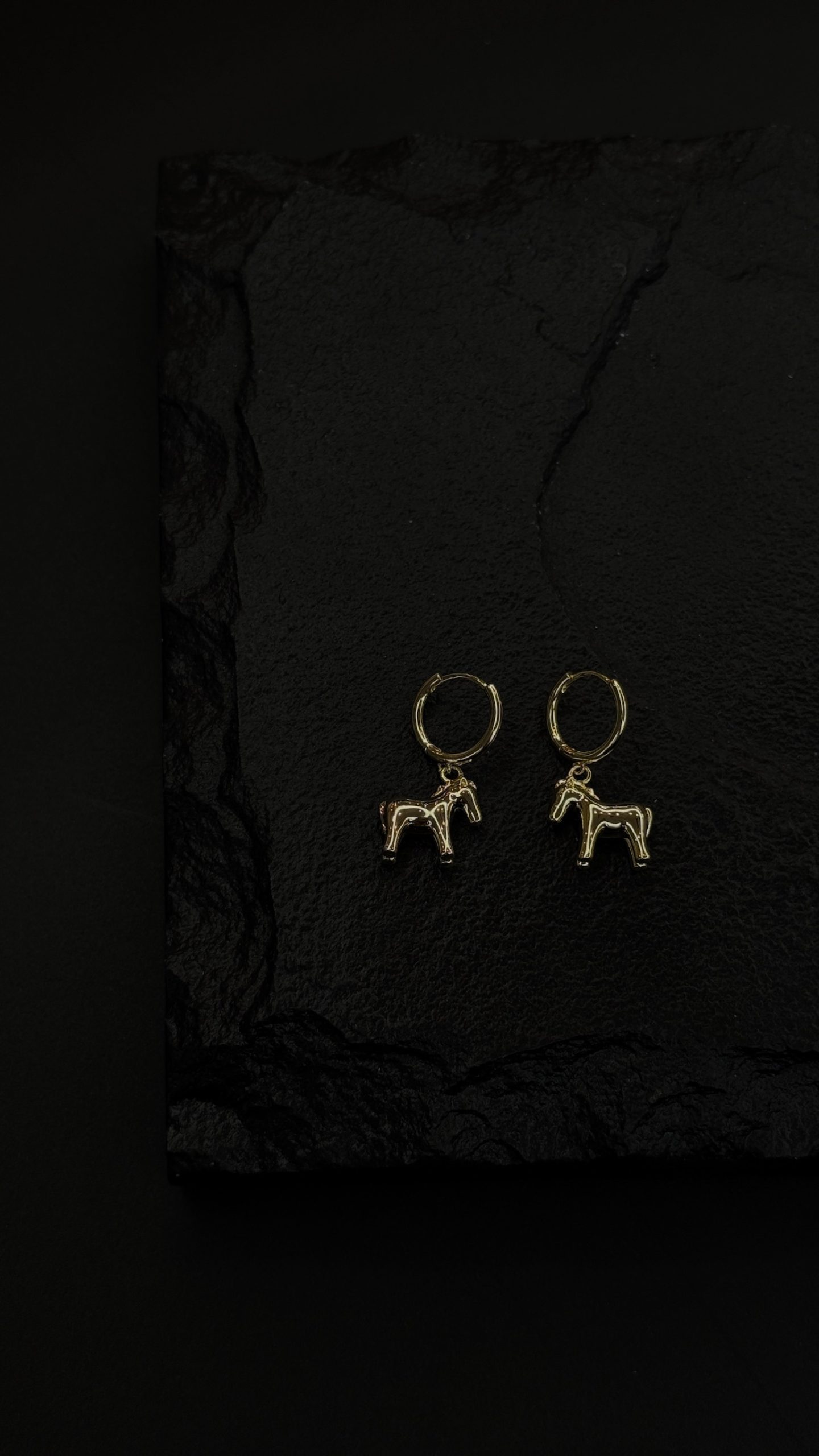 Серьги из латуни в позолоте "лошадки