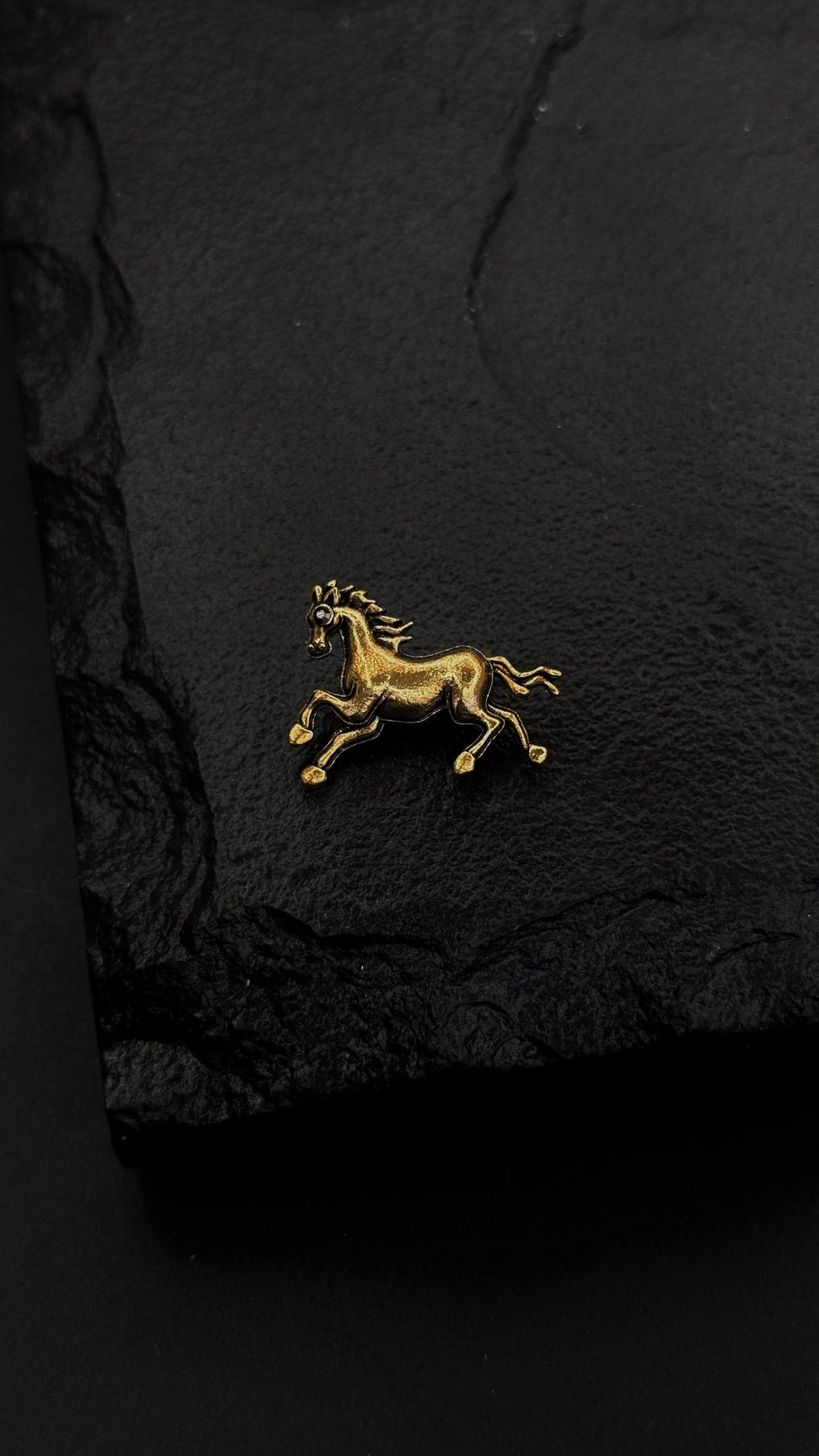 Брошь «лошадка» в позолоте