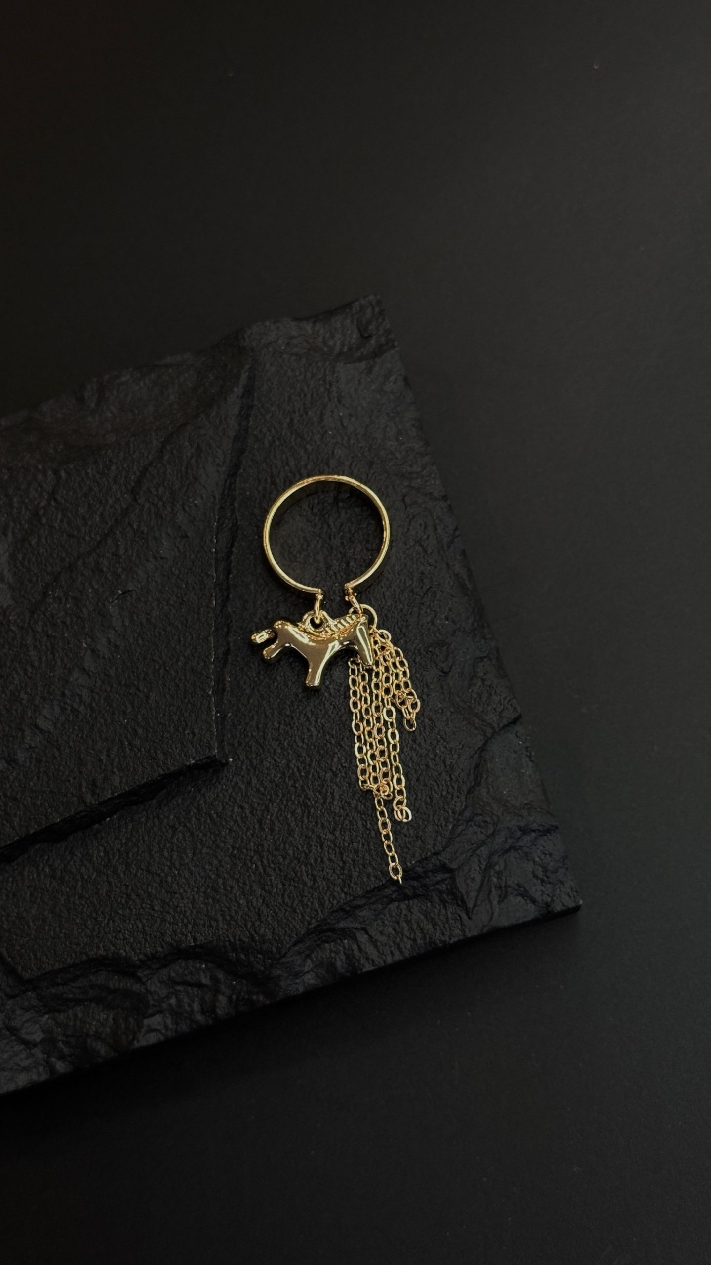 Кольцо из латуни в позолоте "лошадка