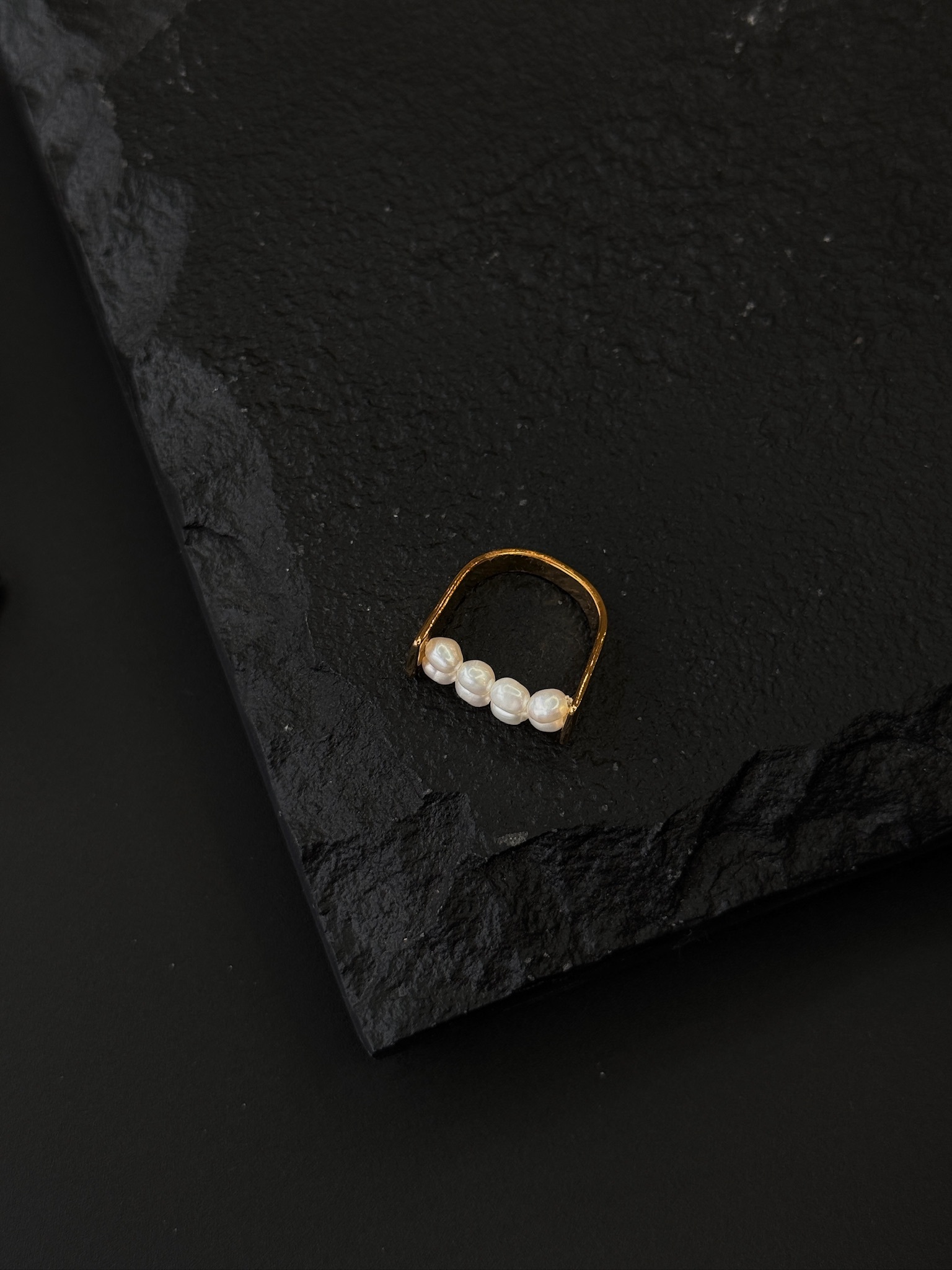 Кольцо из латуни в позолоте с жемчугом