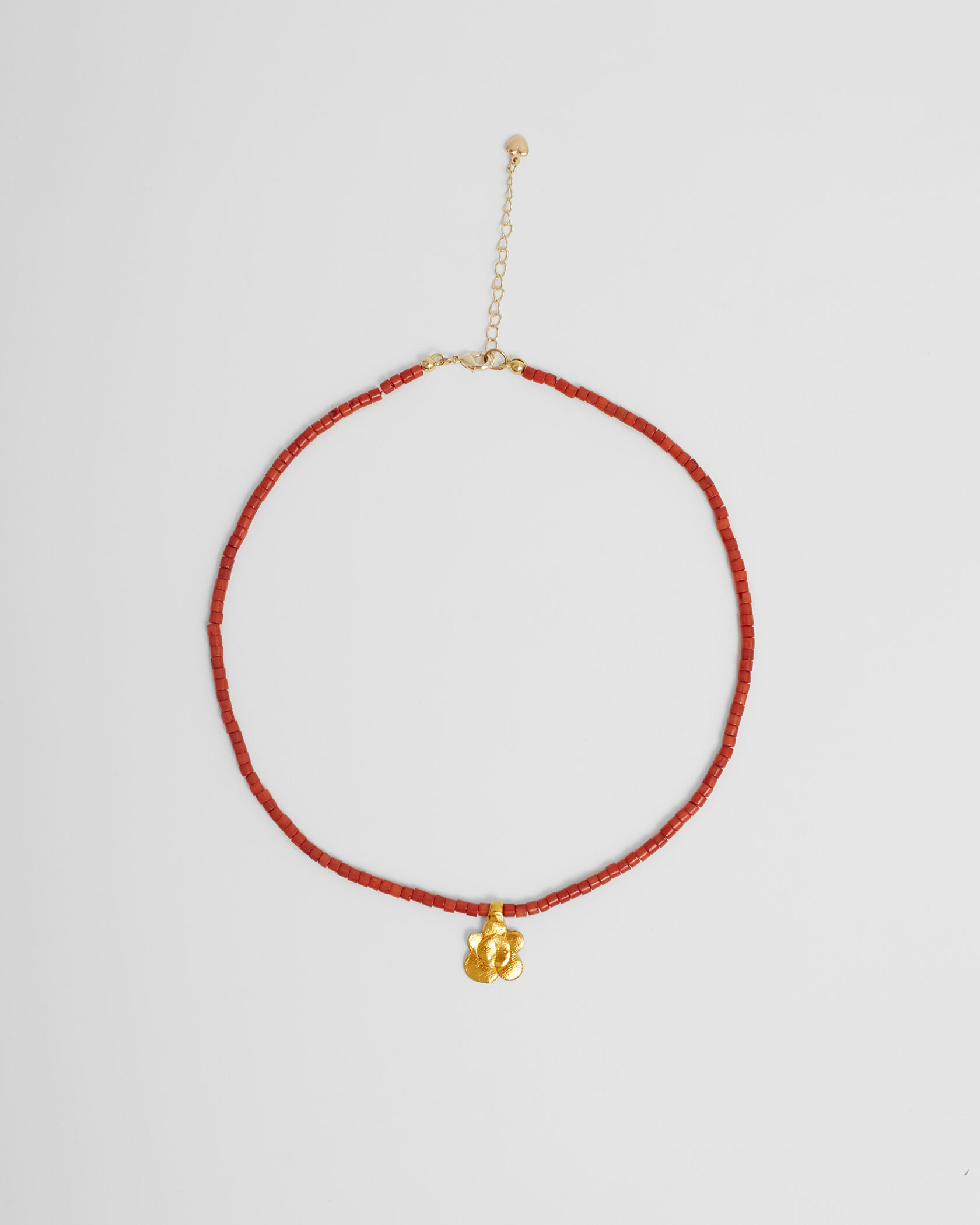 ЧОКЕР из коралла с цветочком