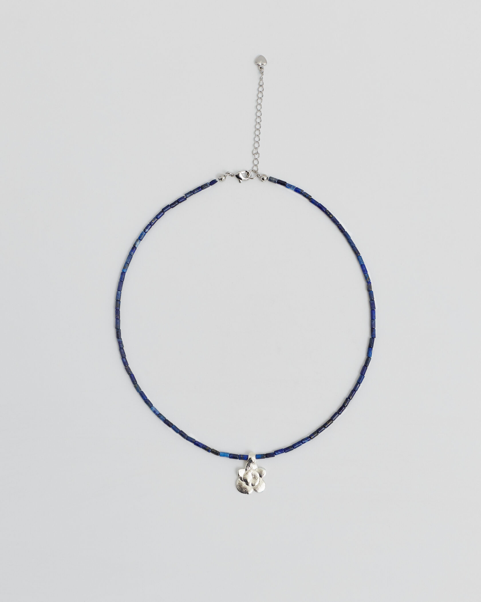 ЧОКЕР из лазурита с цветочком