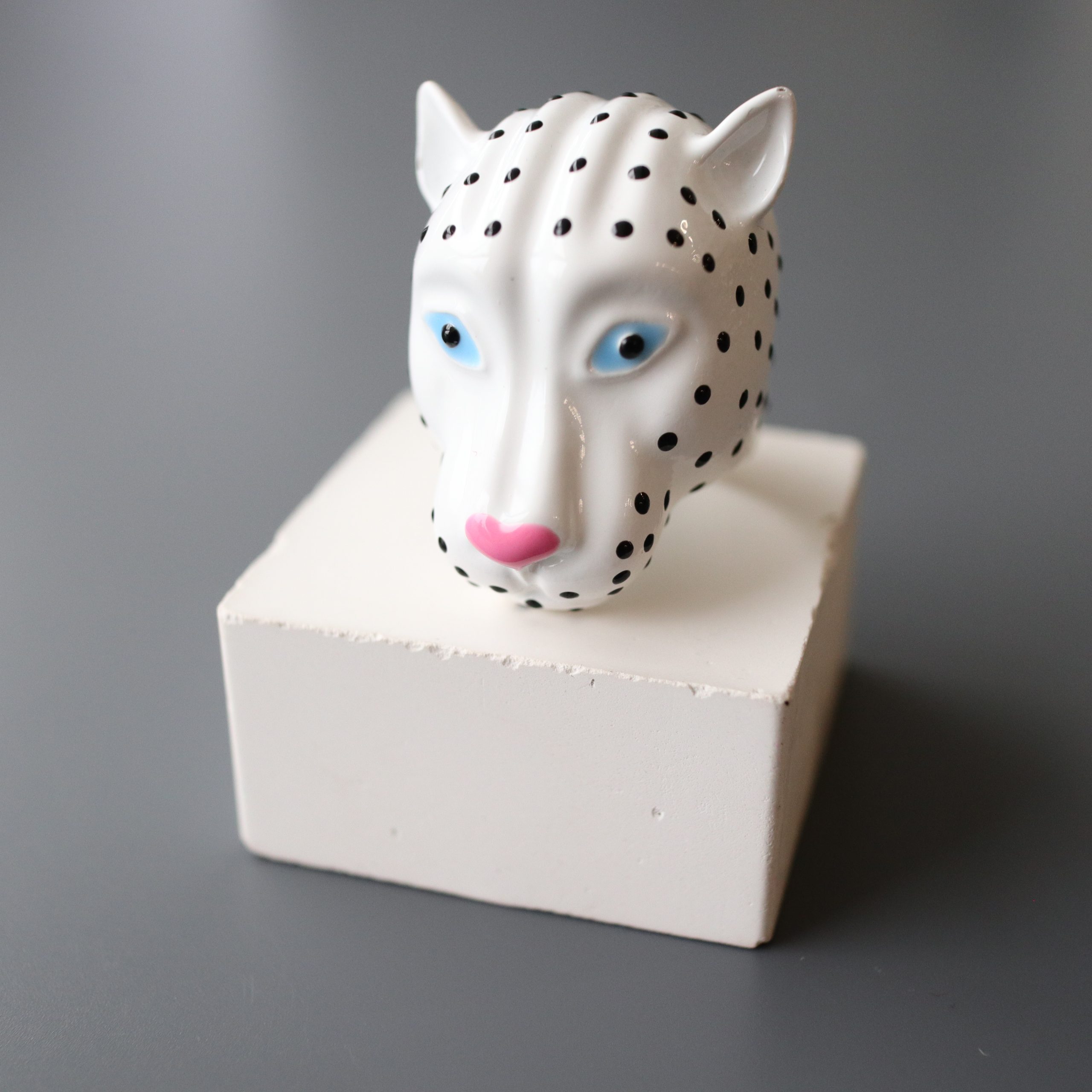 Кольцо ЛЕО в белом