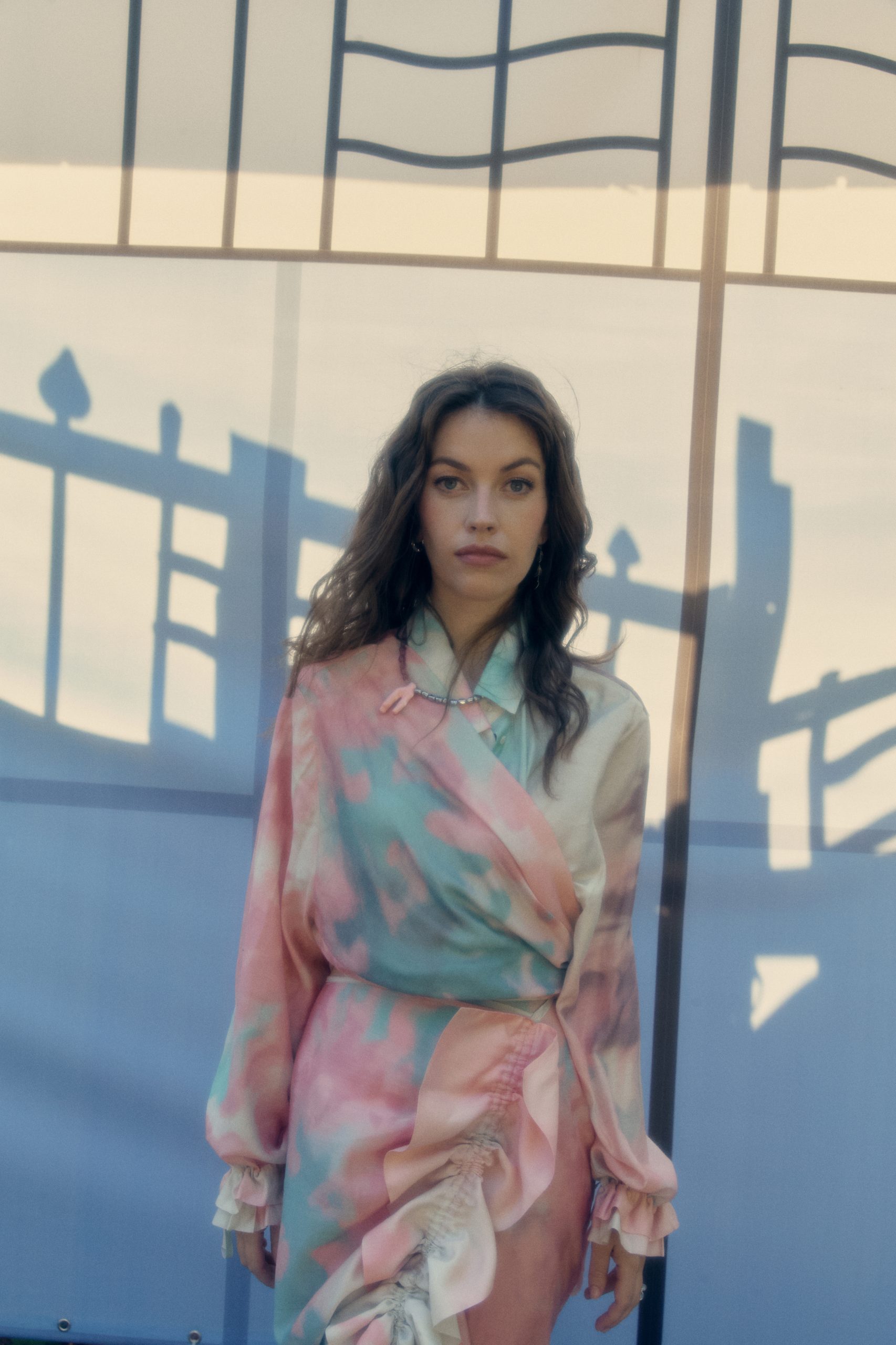 Ожерелье из гематита, кварца и керамической подвески