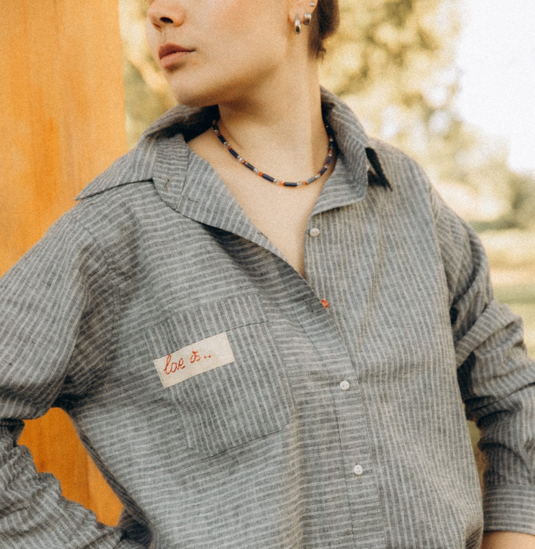 Чокер из цирконов, лазурита, австрийского стекла и стальных трубочек