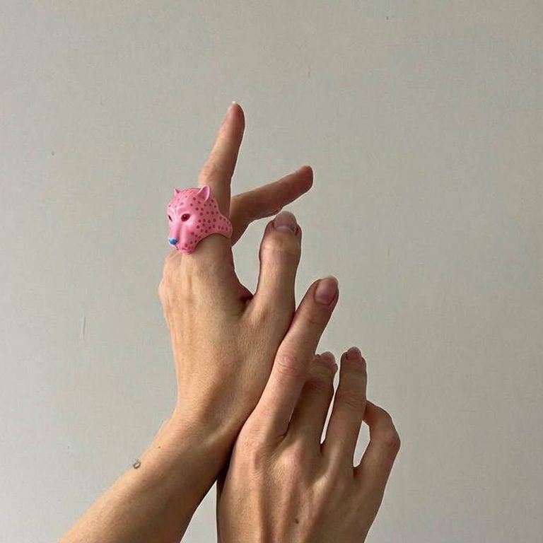 Кольцо ЛЕО в розовом